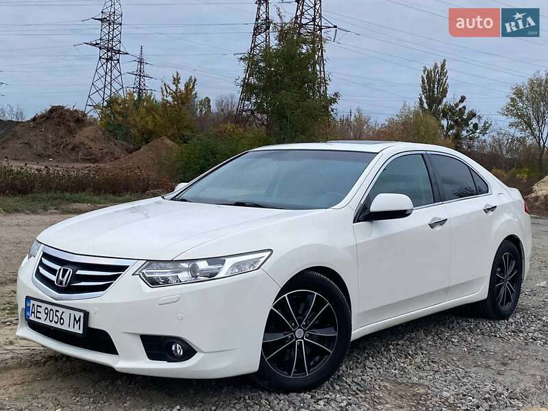 Седан Honda Accord 2011 в  фото Седан Honda Accord 2011 в