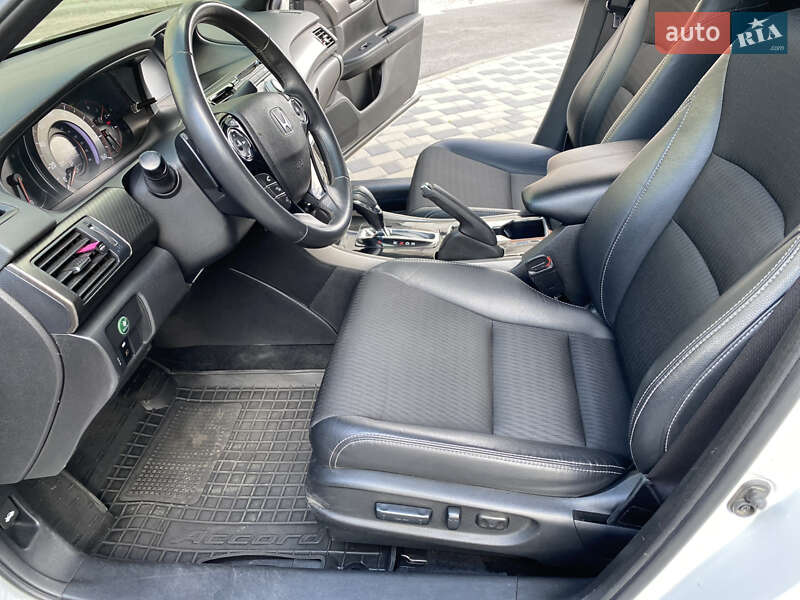 Седан Honda Accord 2016 в Киеве