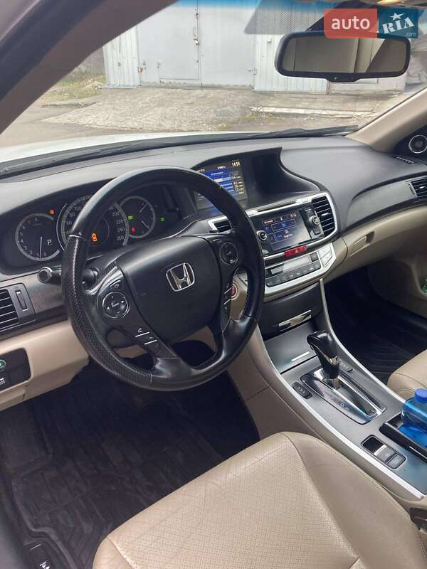 Седан Honda Accord 2014 в Чернигове