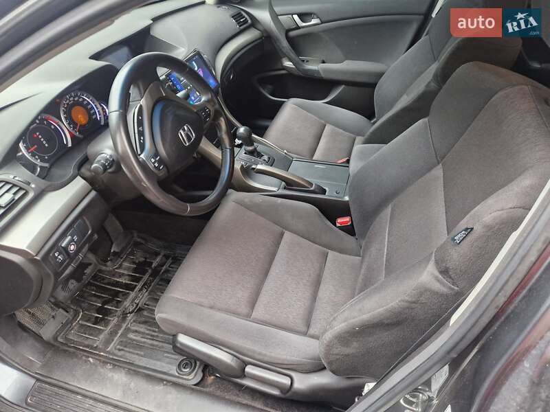 Седан Honda Accord 2010 в Глевасі