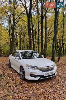 Седан Honda Accord 2015 в Ужгороді