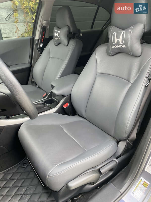 Седан Honda Accord 2012 в Киеве