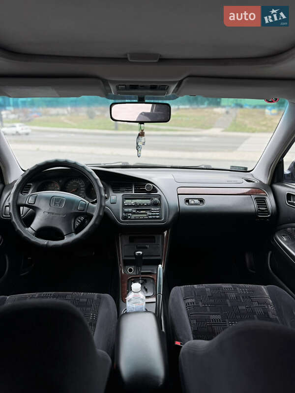 Лифтбек Honda Accord 2000 в Днепре