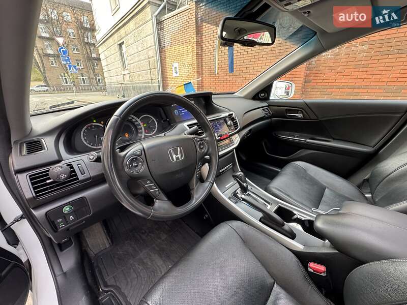 Седан Honda Accord 2013 в Києві