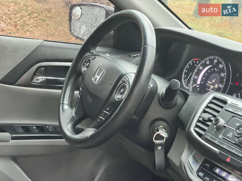 Седан Honda Accord 2013 в Охтирці