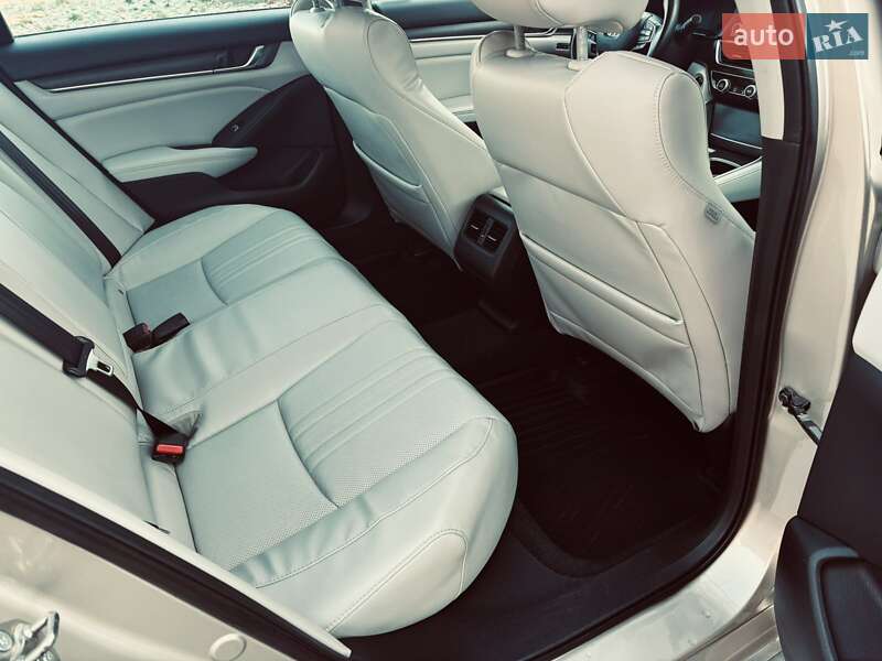 Седан Honda Accord 2018 в Киеве фото 18 Седан Honda Accord 2018 в Киеве