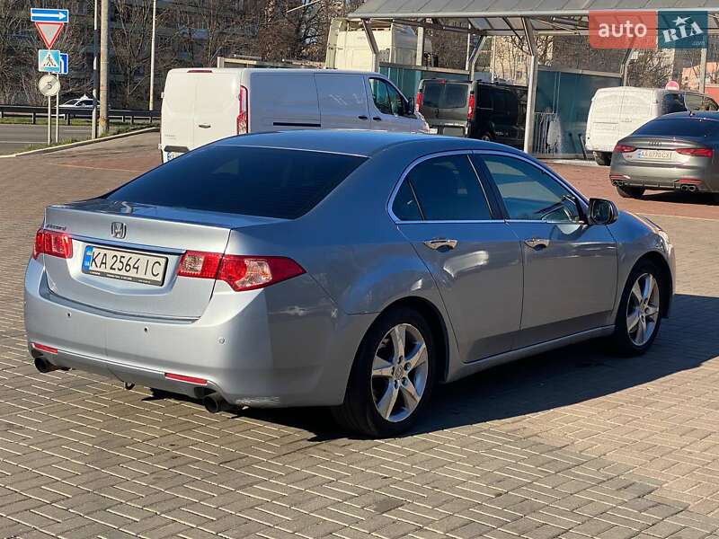 Седан Honda Accord 2012 в Києві