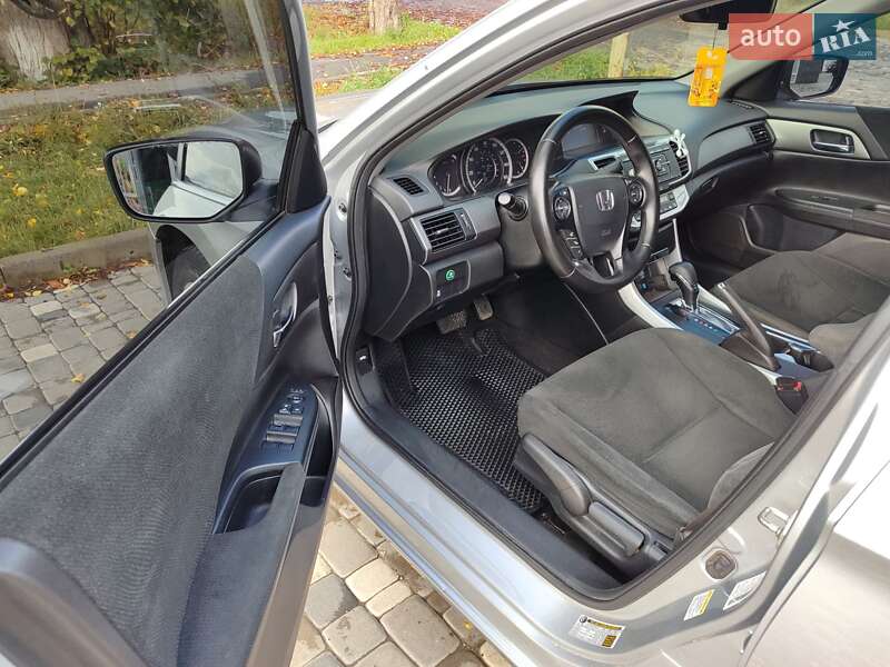 Седан Honda Accord 2013 в Тульчине