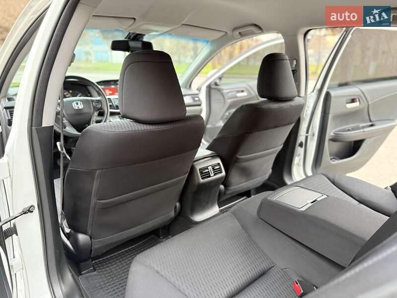 Седан Honda Accord 2013 в Днепре