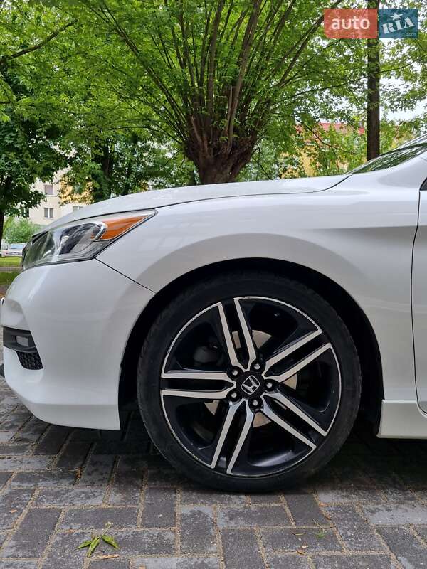 Седан Honda Accord 2015 в Ужгороді