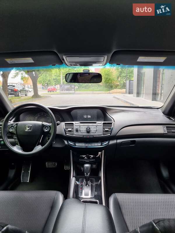 Седан Honda Accord 2015 в Ужгороді
