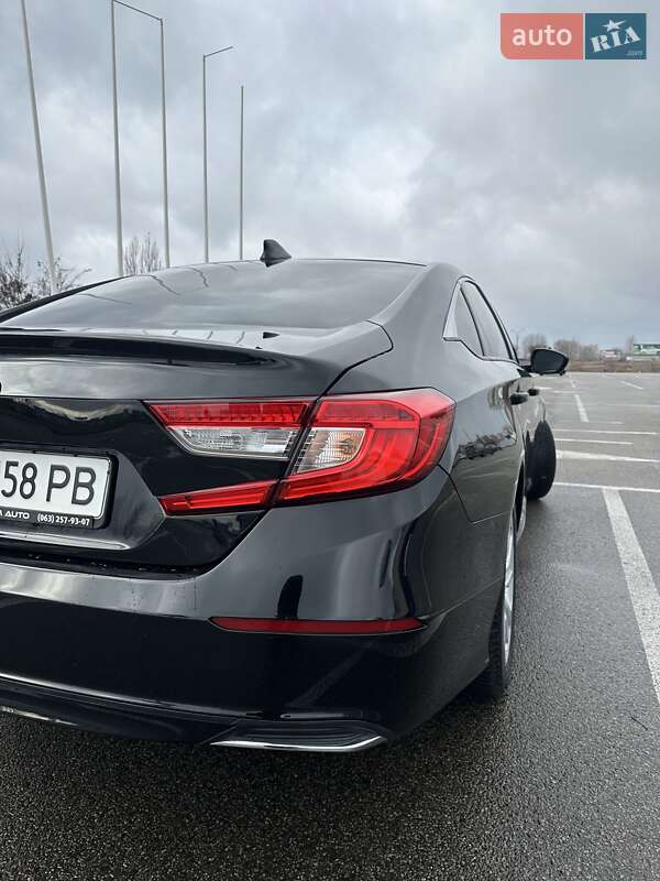 Седан Honda Accord 2018 в Киеве