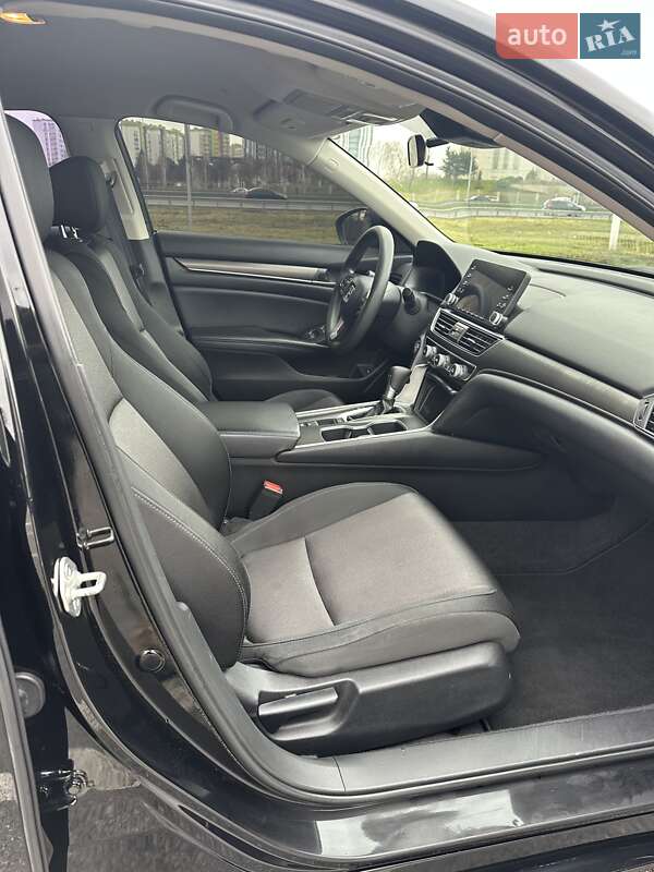 Седан Honda Accord 2018 в Киеве