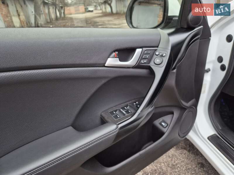 Седан Honda Accord 2012 в Днепре