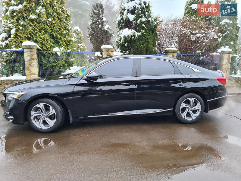 Седан Honda Accord 2018 в Львове