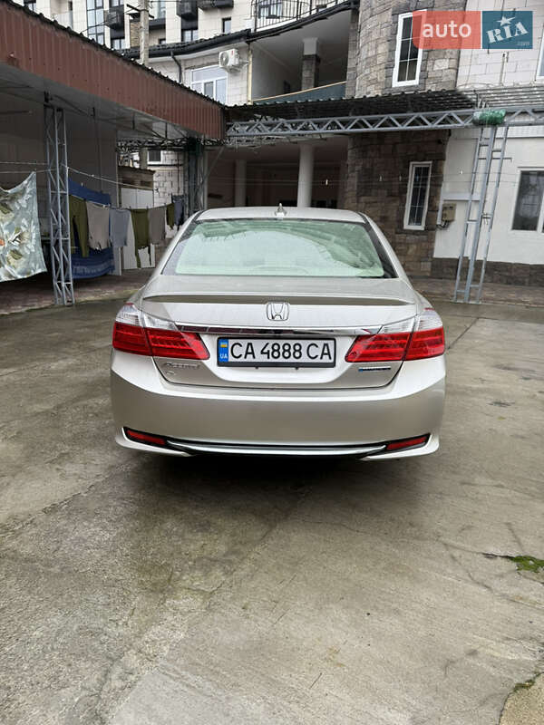 Седан Honda Accord 2014 в Умані