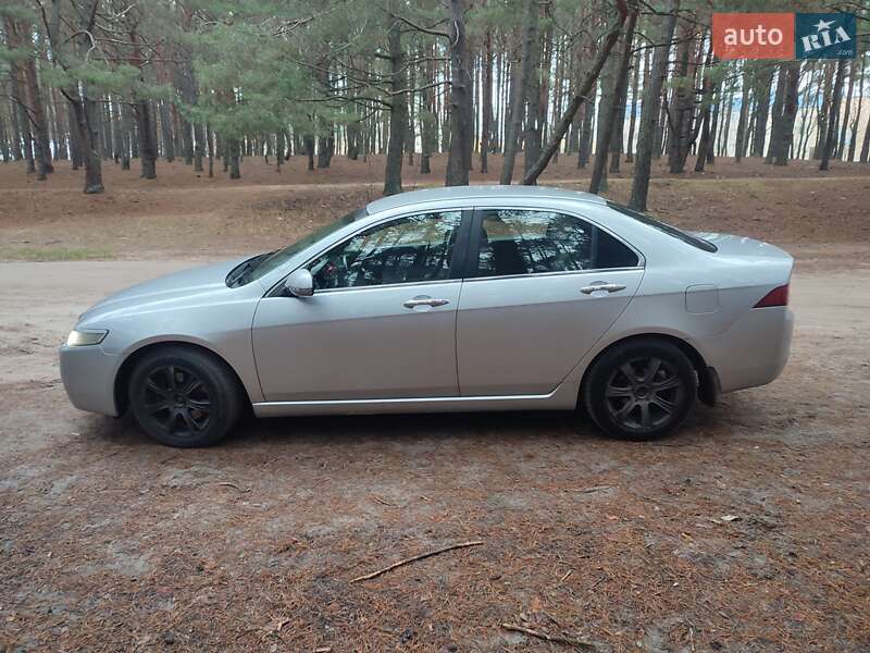 Седан Honda Accord 2004 в Вараше