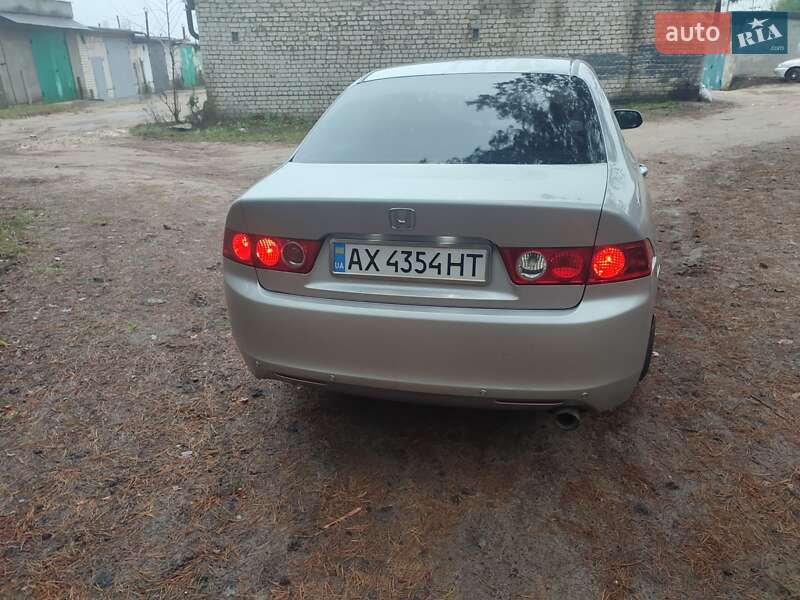Седан Honda Accord 2004 в Вараше