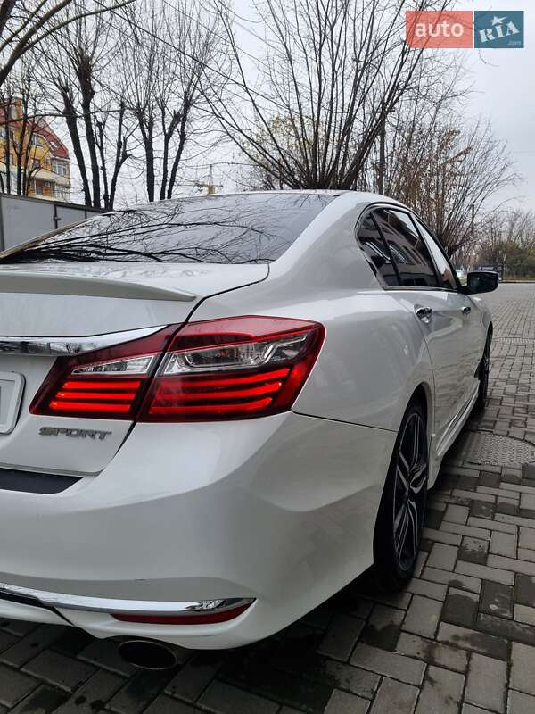 Седан Honda Accord 2015 в Ужгороді