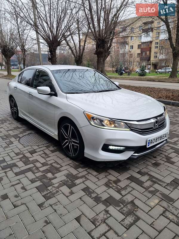 Седан Honda Accord 2015 в Ужгороді