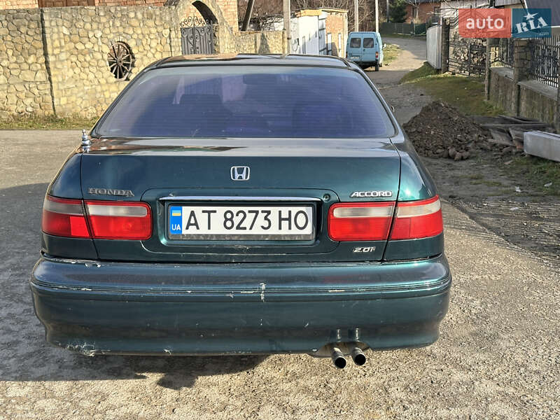 Седан Honda Accord 1998 в Делятине