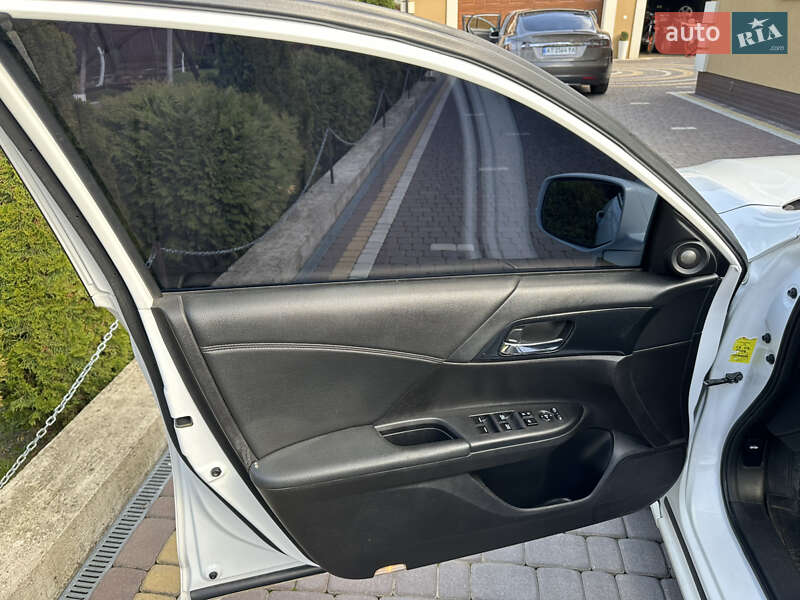 Седан Honda Accord 2013 в Косові