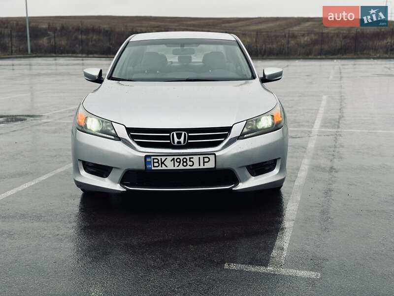 Седан Honda Accord 2014 в Ровно