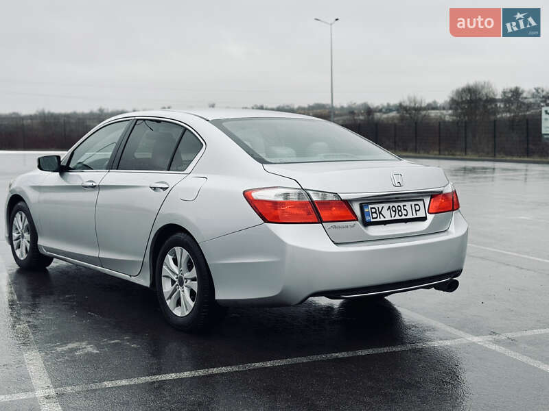 Седан Honda Accord 2014 в Ровно