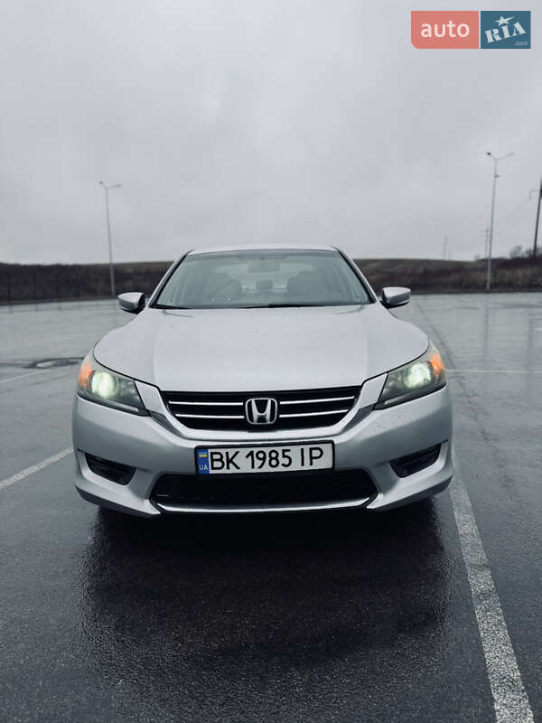 Седан Honda Accord 2014 в Ровно