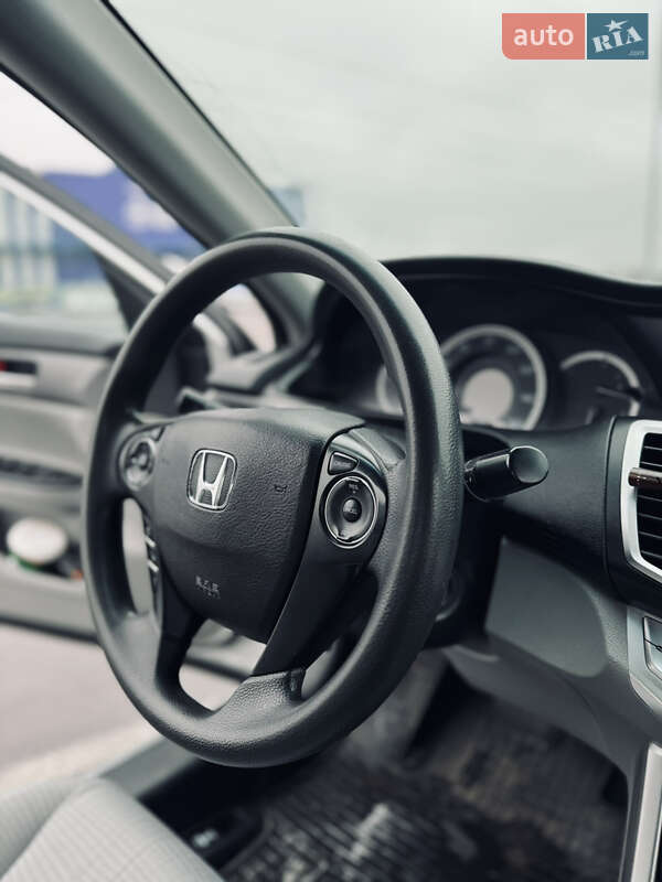 Седан Honda Accord 2014 в Ровно