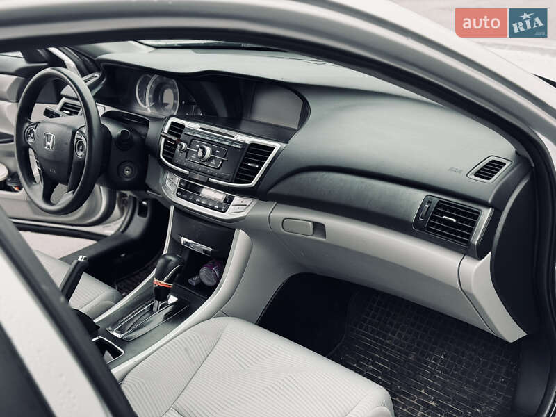 Седан Honda Accord 2014 в Ровно