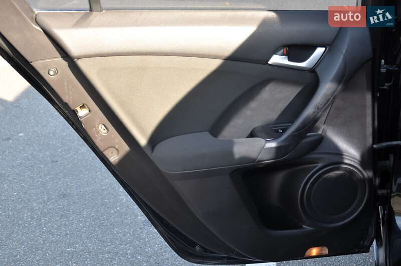 Седан Honda Accord 2012 в Києві