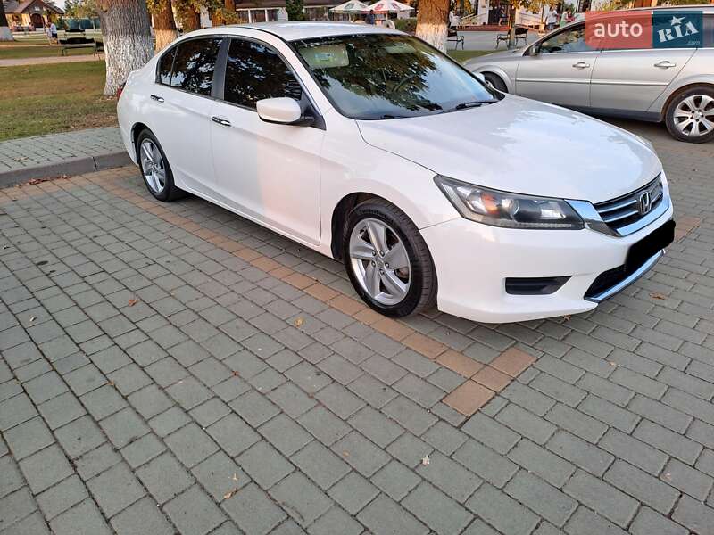 Седан Honda Accord 2013 в Ужгороде