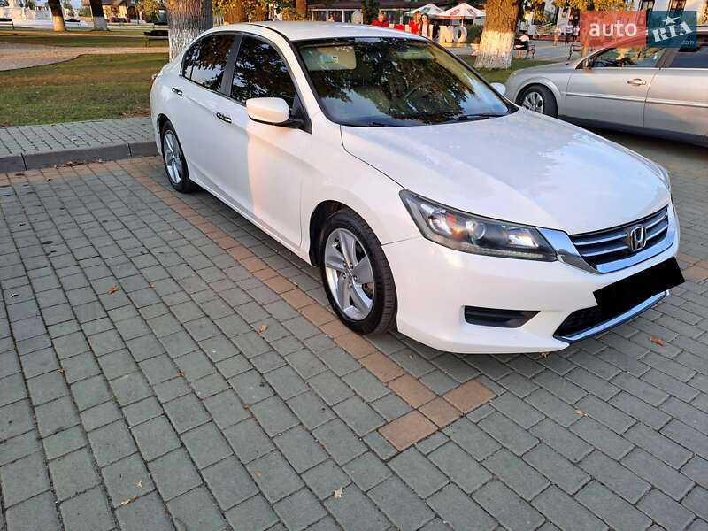 Седан Honda Accord 2013 в Ужгороде