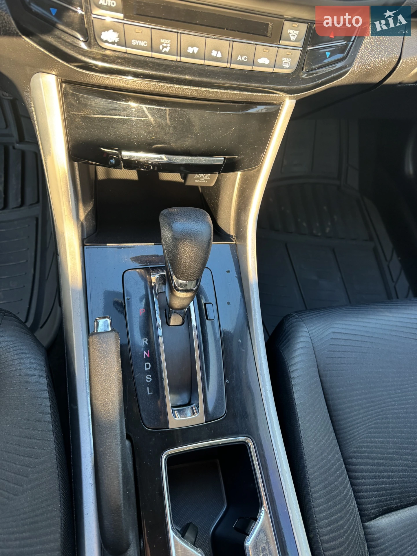 2016 Honda Accord - мініатюра 11