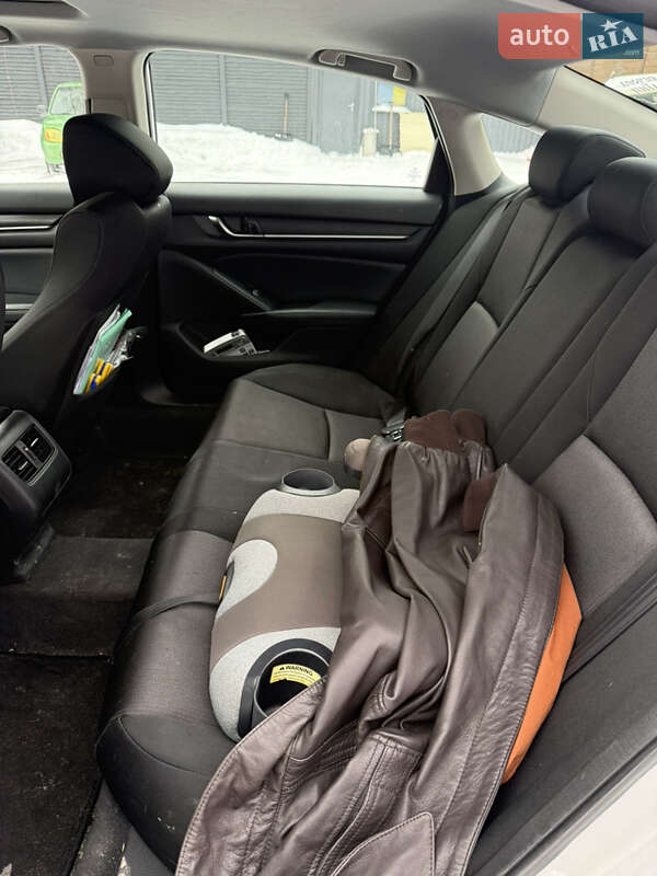 Седан Honda Accord 2018 в Киеве