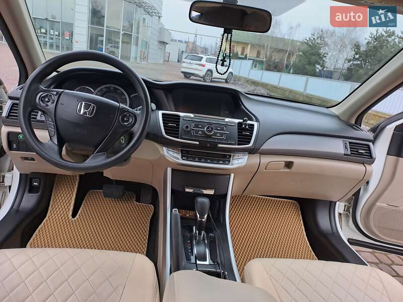 Седан Honda Accord 2013 в Ужгороде