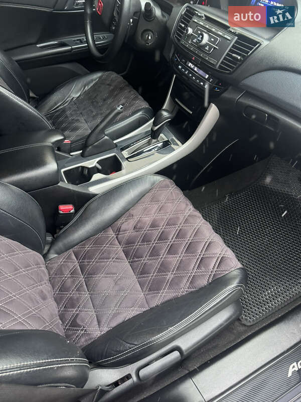 Седан Honda Accord 2015 в Киеве