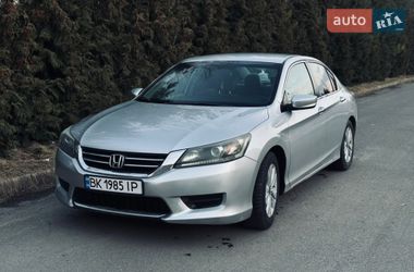 Седан Honda Accord 2014 в Острозі