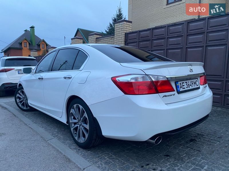 Седан Honda Accord 2013 в Днепре