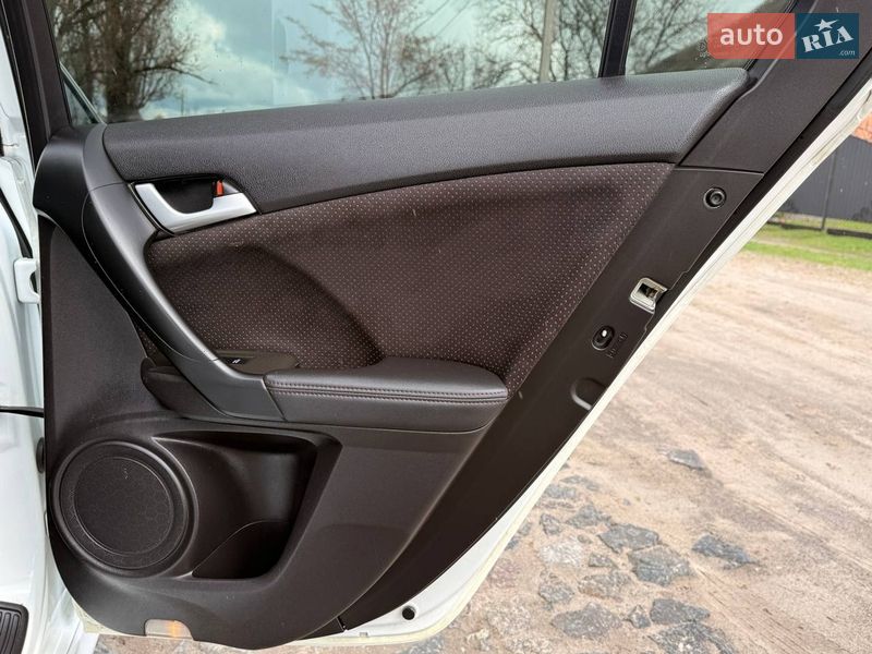 Седан Honda Accord 2012 в Охтирці