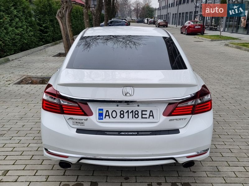 Седан Honda Accord 2015 в Ужгороде