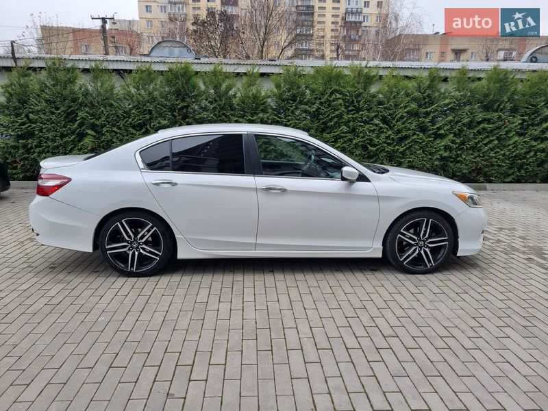 Седан Honda Accord 2015 в Ужгороде
