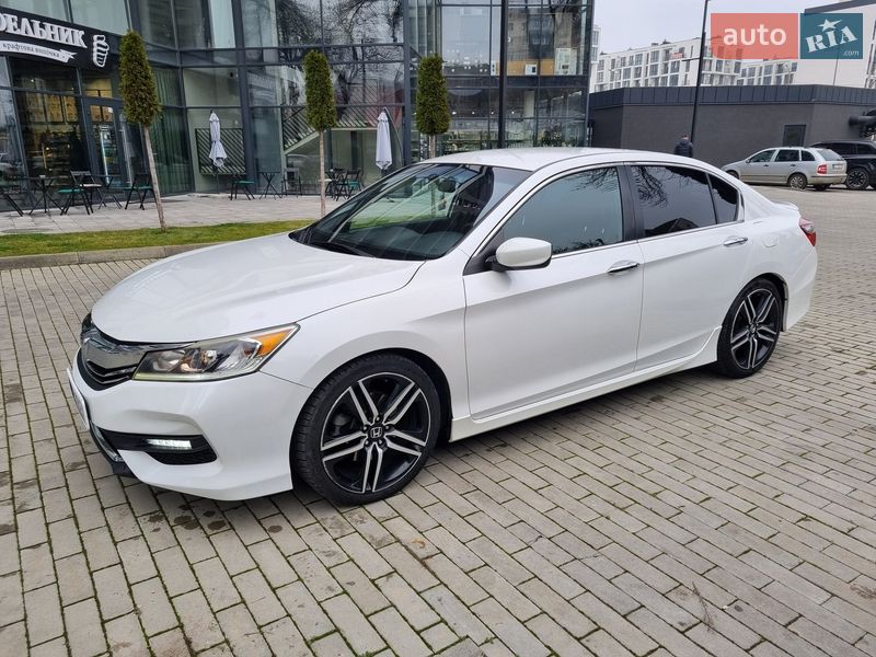 Седан Honda Accord 2015 в Ужгороде