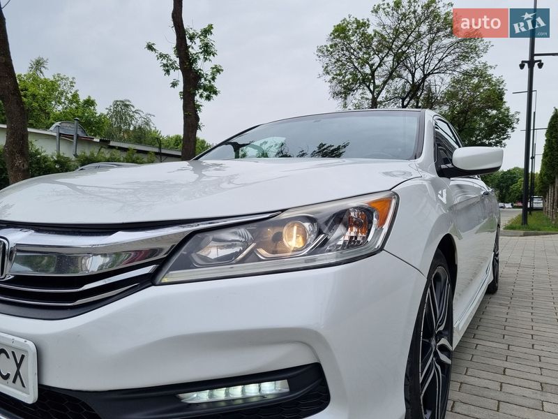 Седан Honda Accord 2015 в Ужгороде