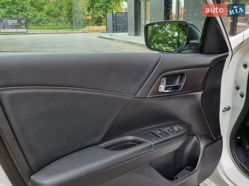 Седан Honda Accord 2015 в Ужгороде