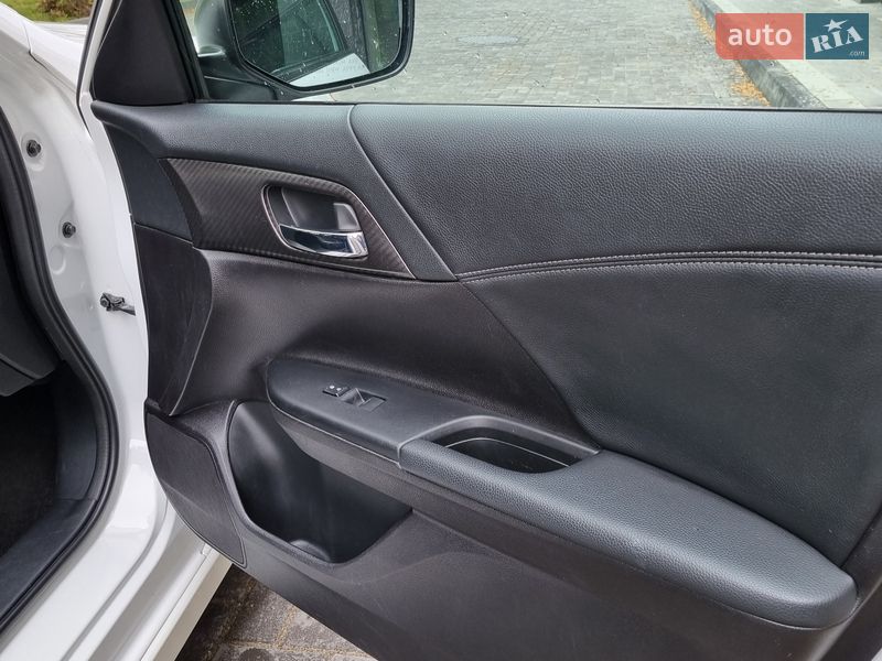 Седан Honda Accord 2015 в Ужгороде