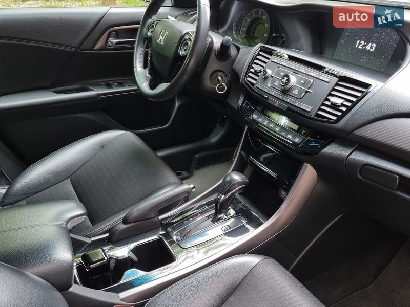 Седан Honda Accord 2015 в Ужгороде