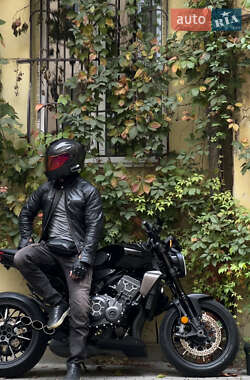 Мотоцикл Без обтекателей (Naked bike) Honda CB 1000R 2022 в 
