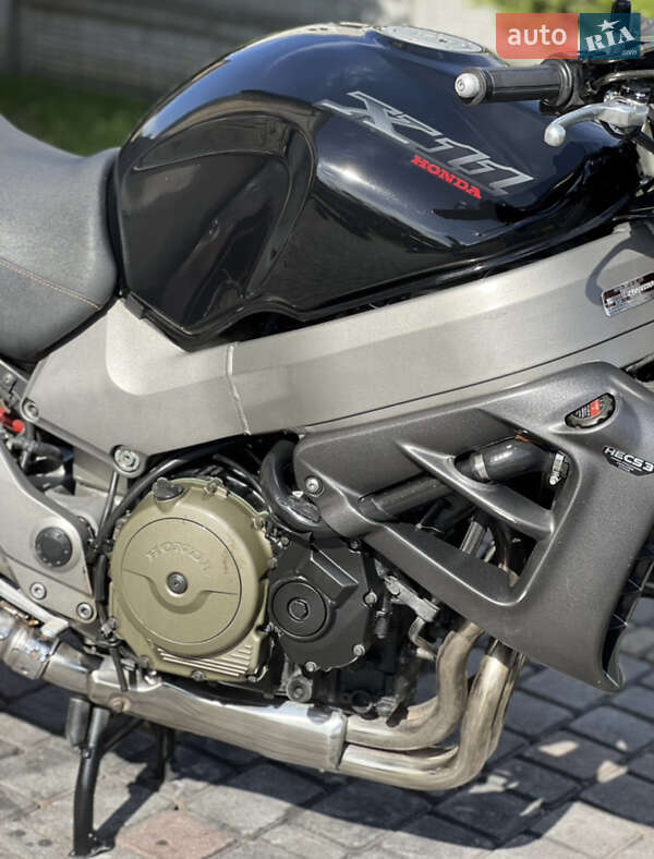 Спортбайк Honda CB 1100SF X-11 2000 в Львове фото 3 Спортбайк Honda CB 1100SF X-11 2000 в Львове